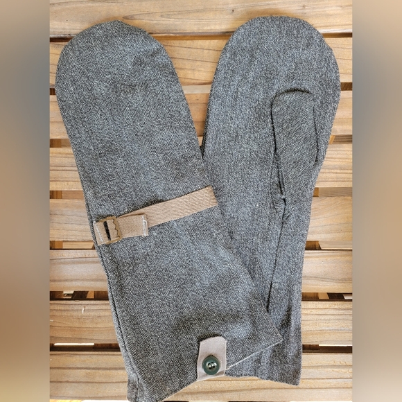 Vintage Swiss Army Mittens With soft cloth Lining - Picture 4 of 4